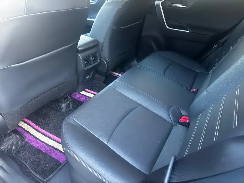 Toyota RAV4 — фото 10