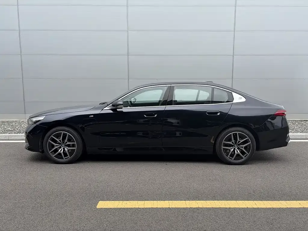 BMW i5 — фото 2