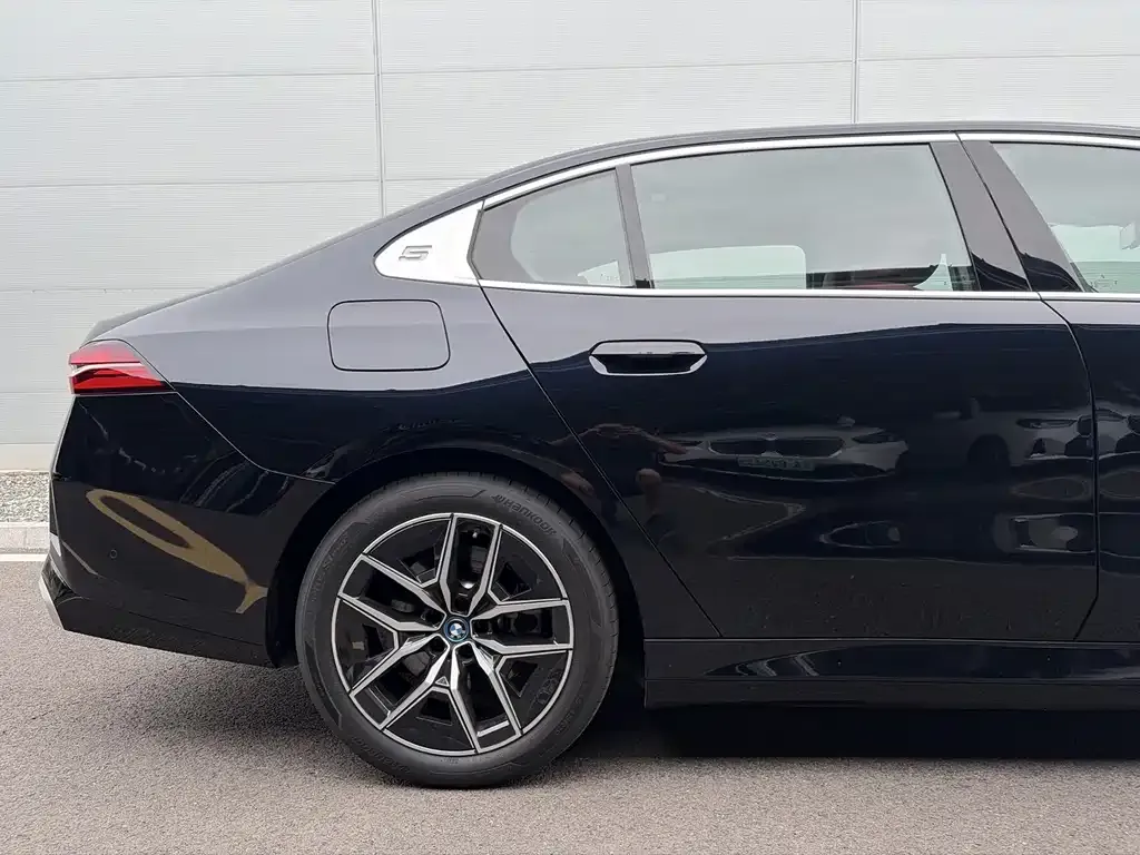 BMW i5 — фото 10