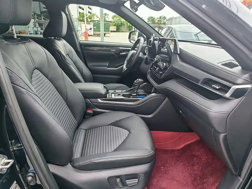 Toyota Crown Kluger 2024 из CN, фото 3