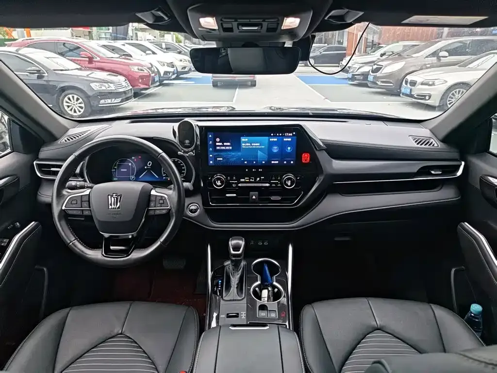 Toyota Crown Kluger 2024 из CN, фото 7
