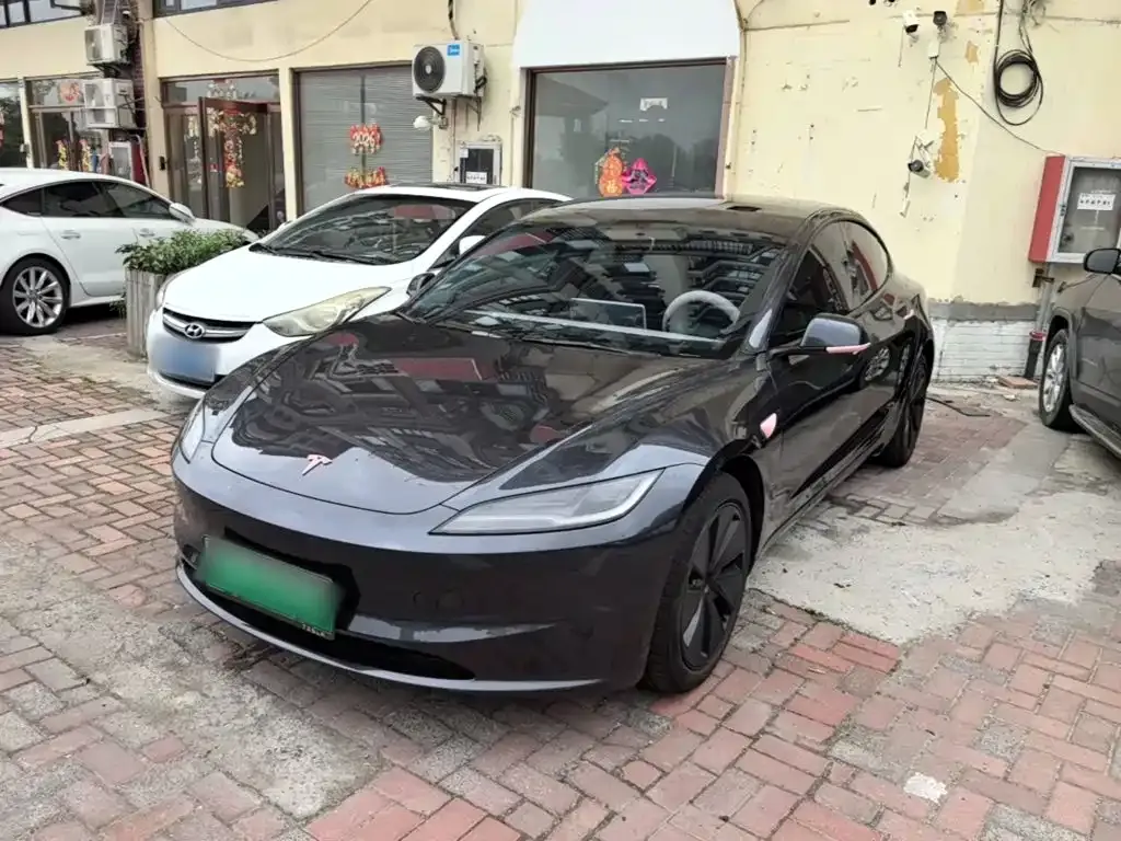 Tesla Model 3 — фото 1