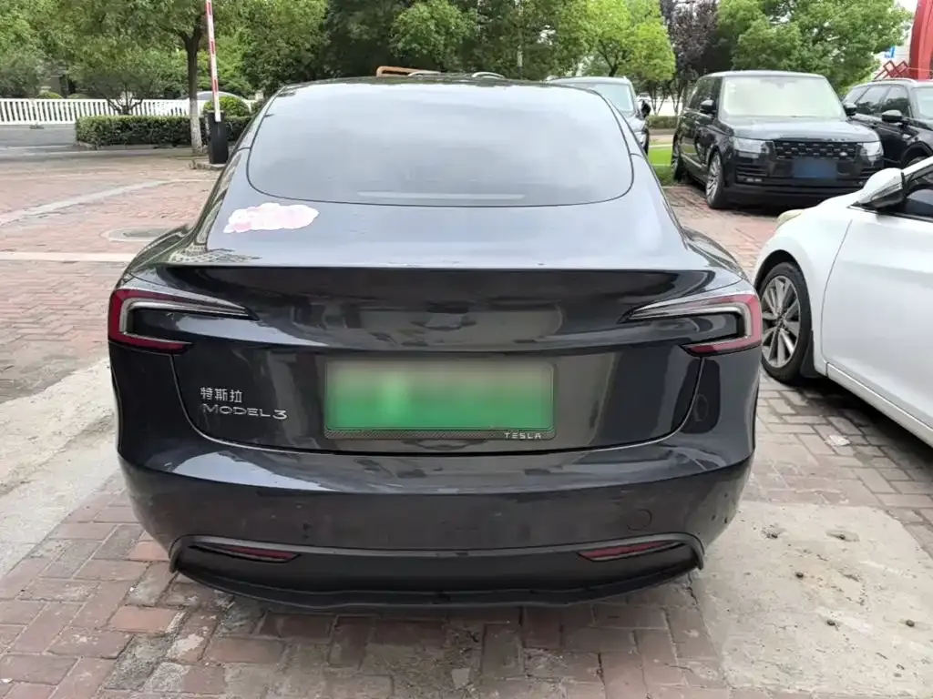 Tesla Model 3 — фото 10