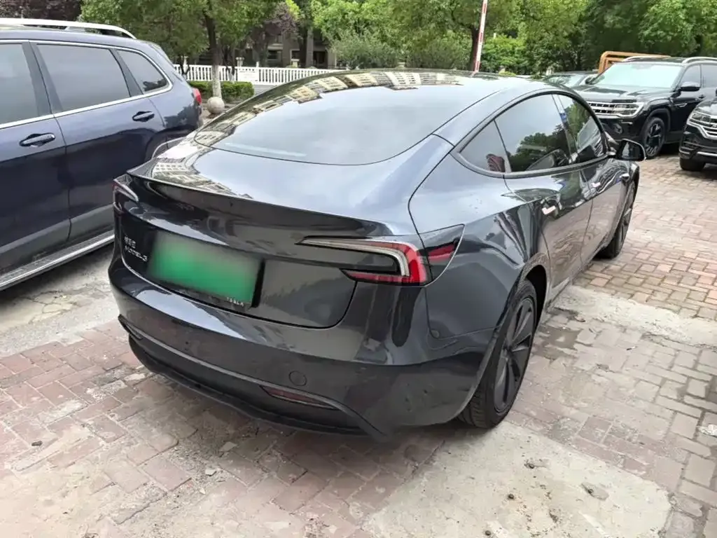 Tesla Model 3 — фото 5