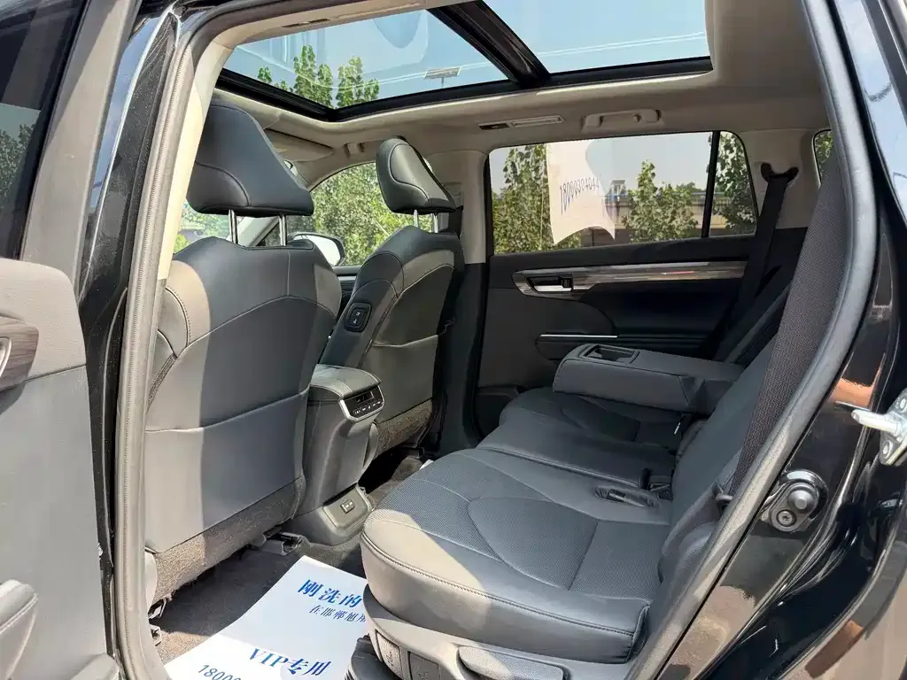 Toyota Highlander — фото 10