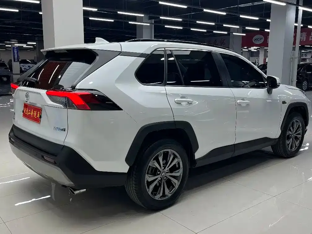 Toyota RAV4 — фото 4