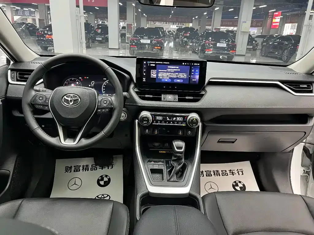 Toyota RAV4 — фото 9