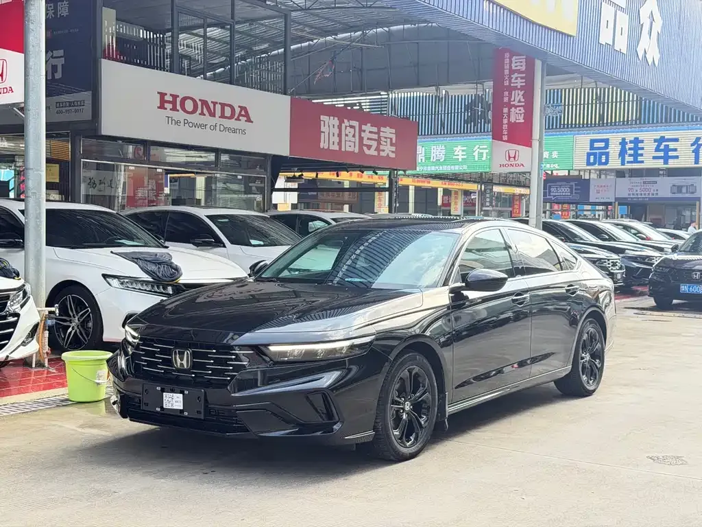 Honda Accord — фото 1