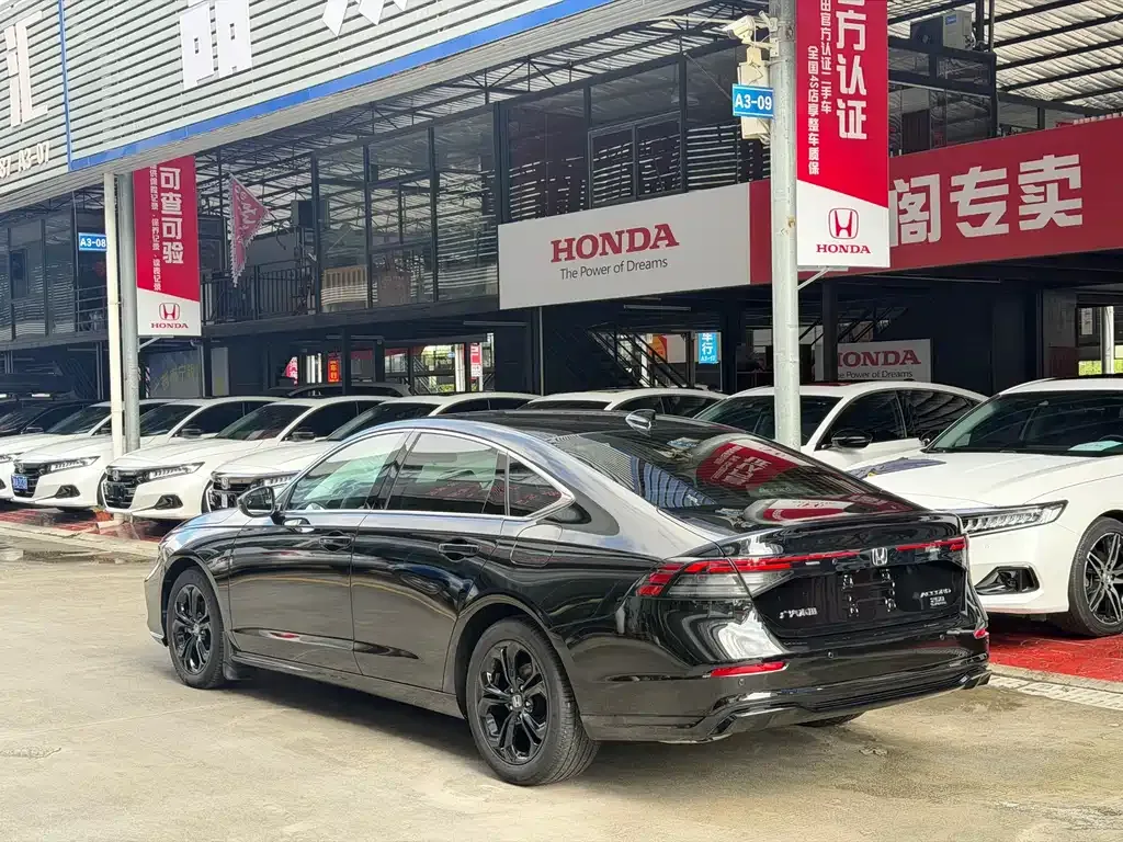 Honda Accord — фото 9