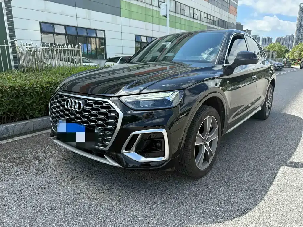 Audi Q5L Sportback — фото 1