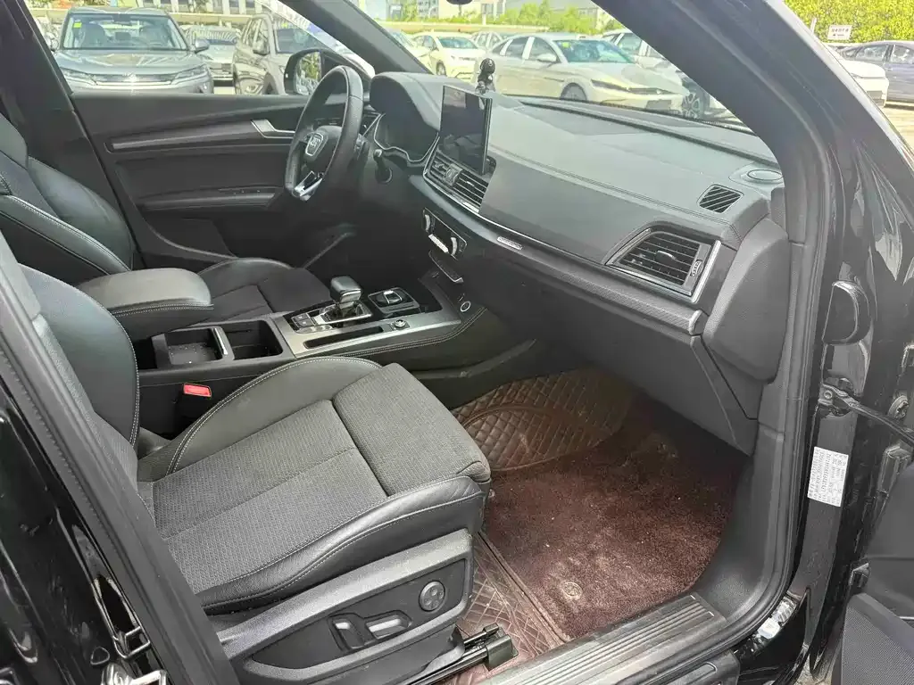 Audi Q5L Sportback — фото 3
