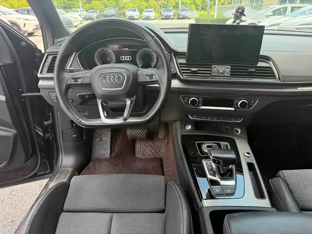 Audi Q5L Sportback — фото 5