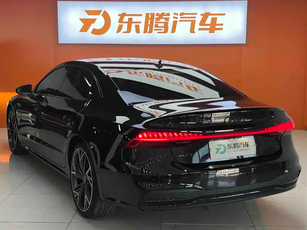 Audi A7L — фото 10
