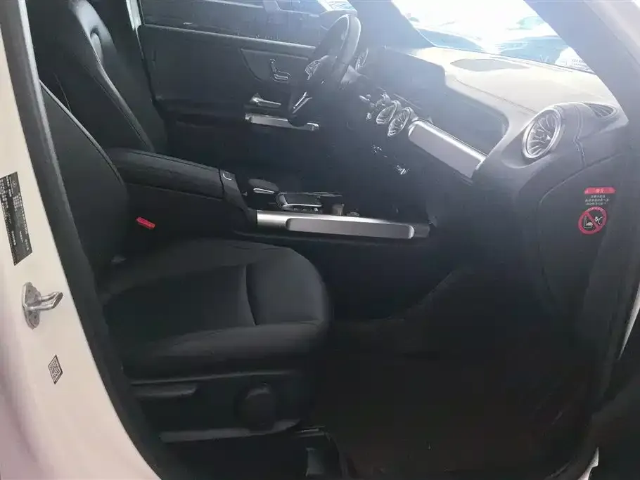 Mercedes-Benz GLB — фото 2