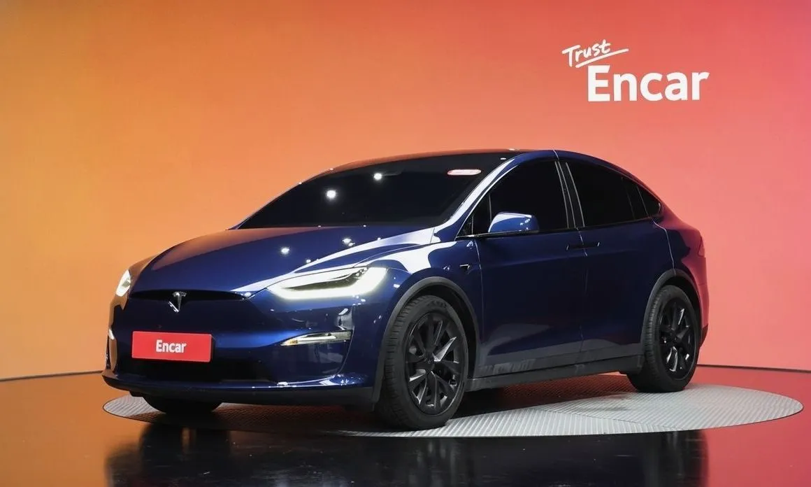 Tesla Model X — фото 1