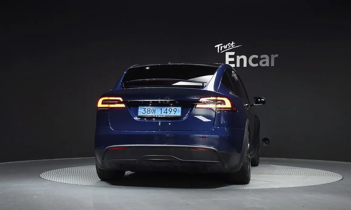 Tesla Model X — фото 2