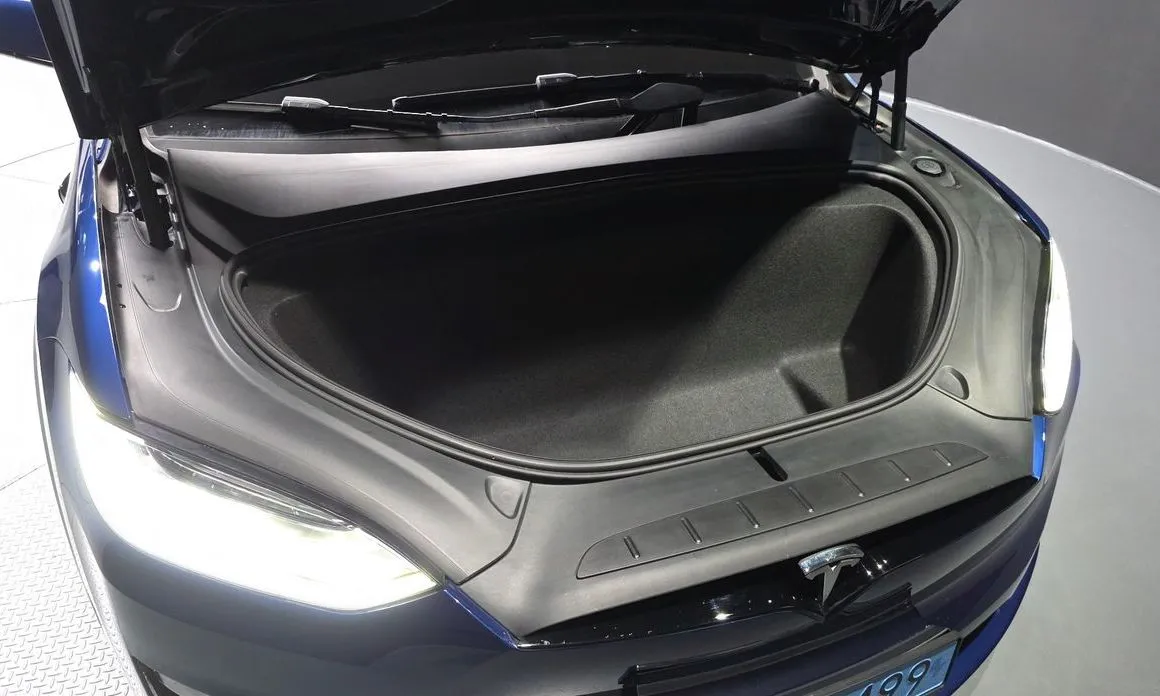 Tesla Model X — фото 6