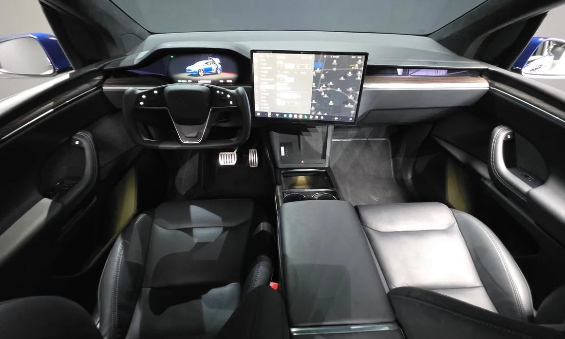 Tesla Model X — фото 8