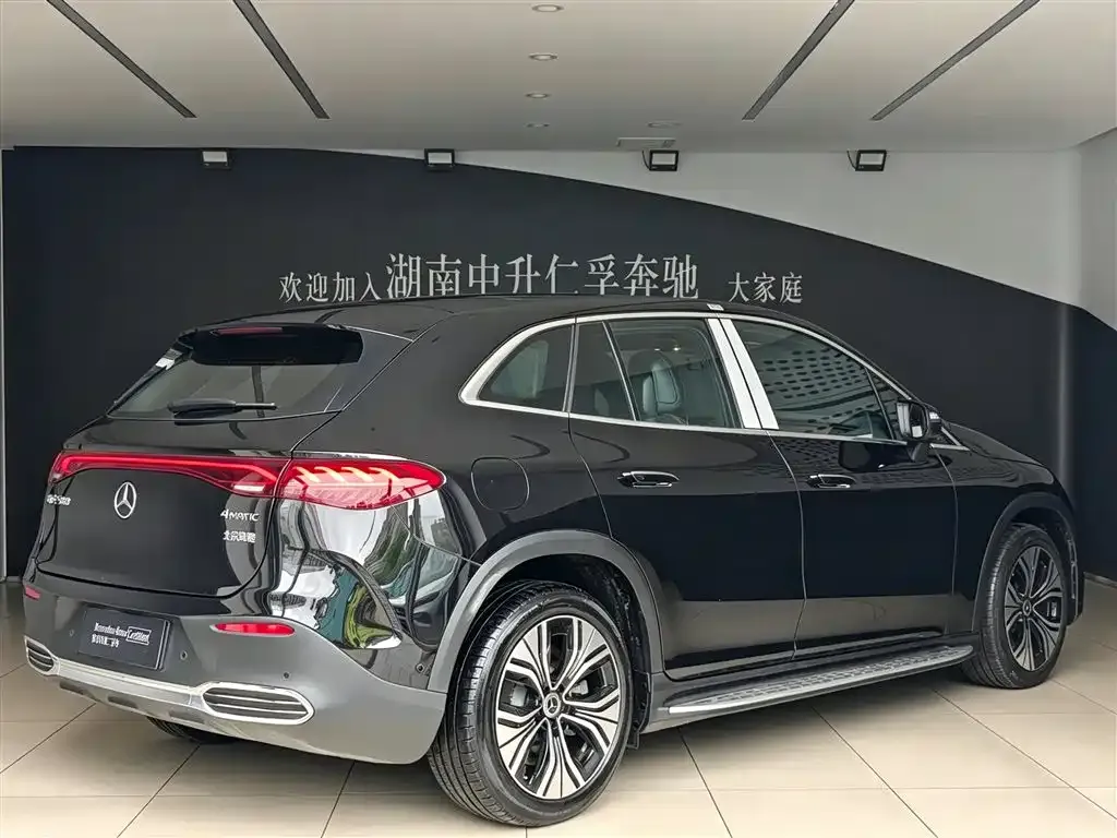 Mercedes-Benz EQE SUV — фото 6