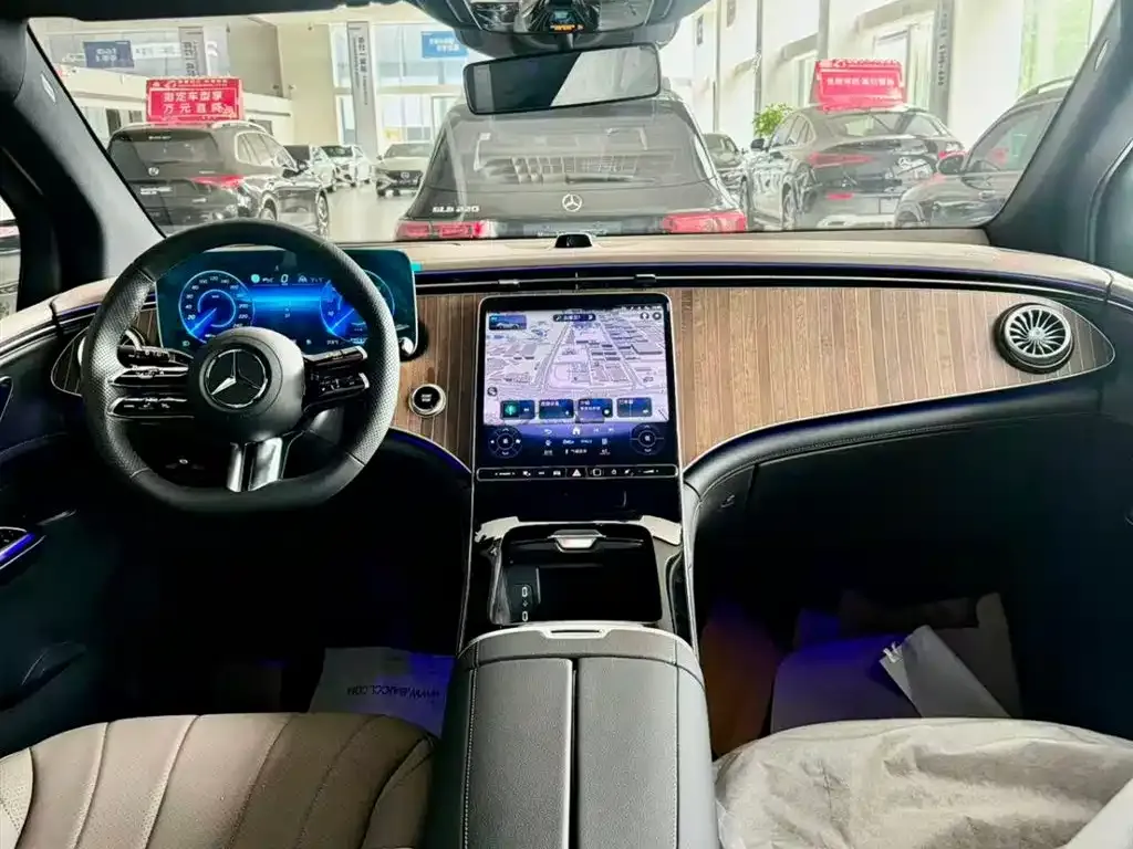 Mercedes-Benz EQE SUV — фото 4