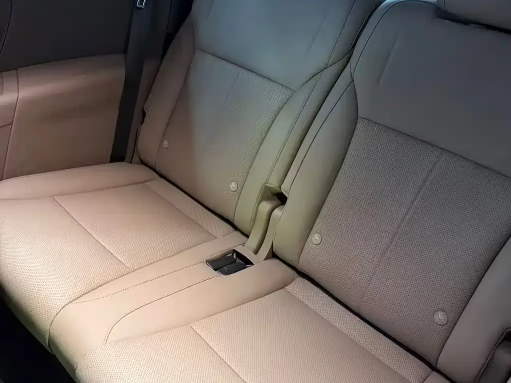 Li Auto i8 — фото 10