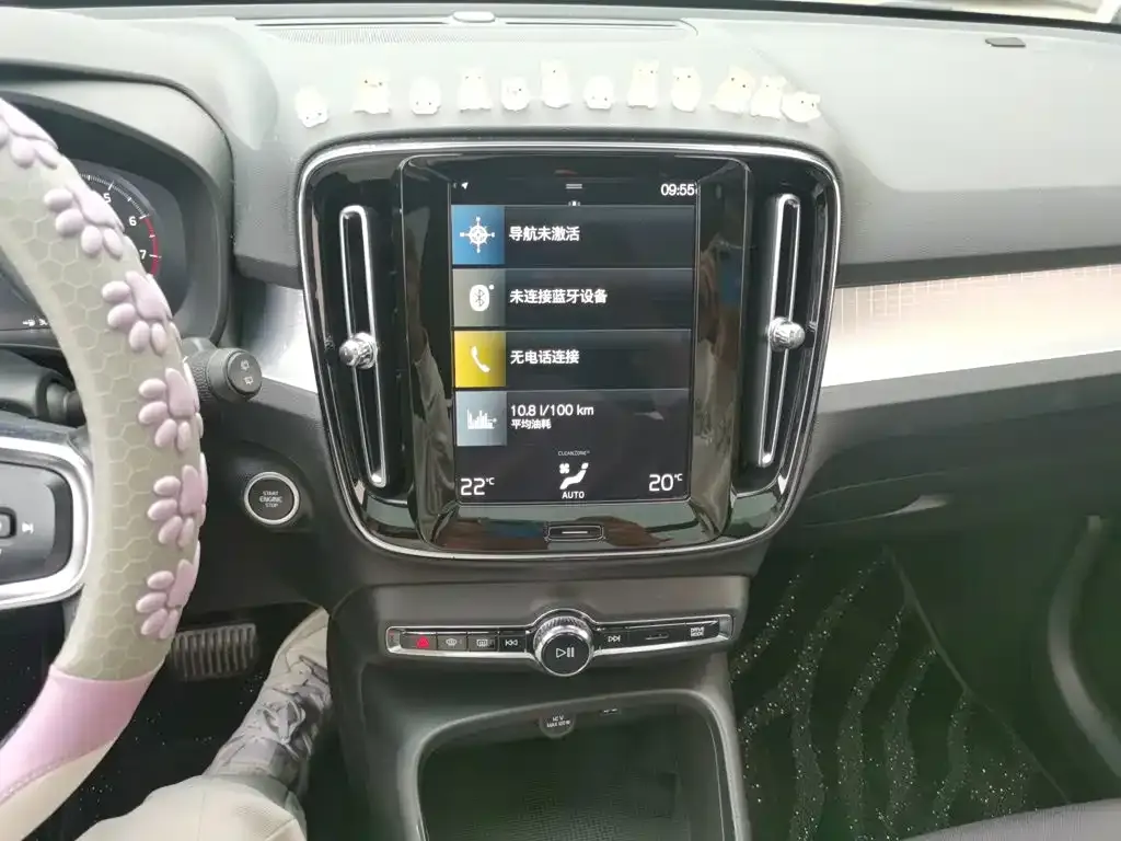 Volvo XC40 — фото 10