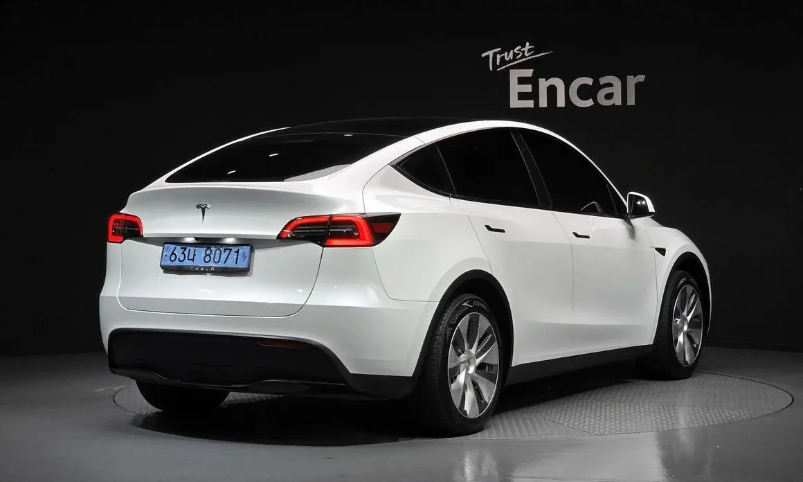 Tesla Model Y 2023 из KR, фото 2