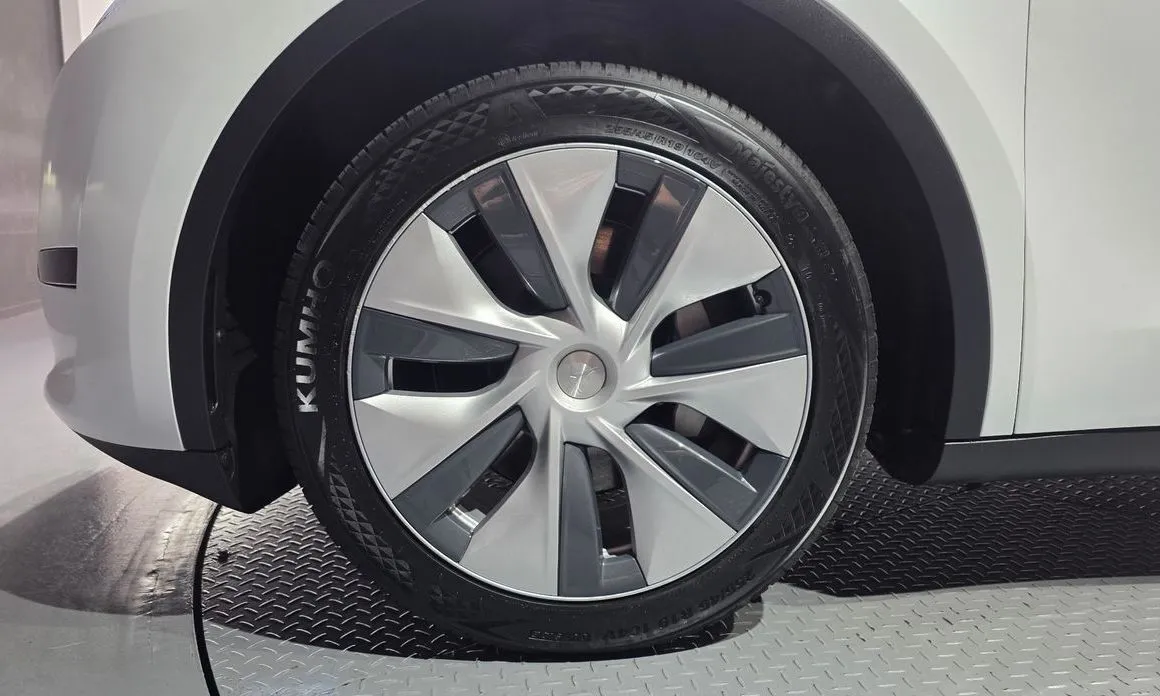 Tesla Model Y 2023 из KR, фото 8