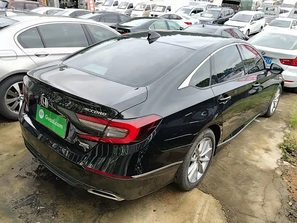 Honda Accord — фото 8