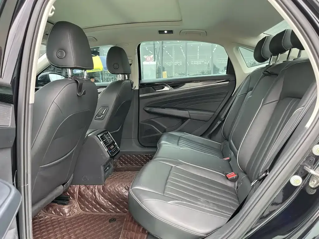 Volkswagen Passat — фото 8