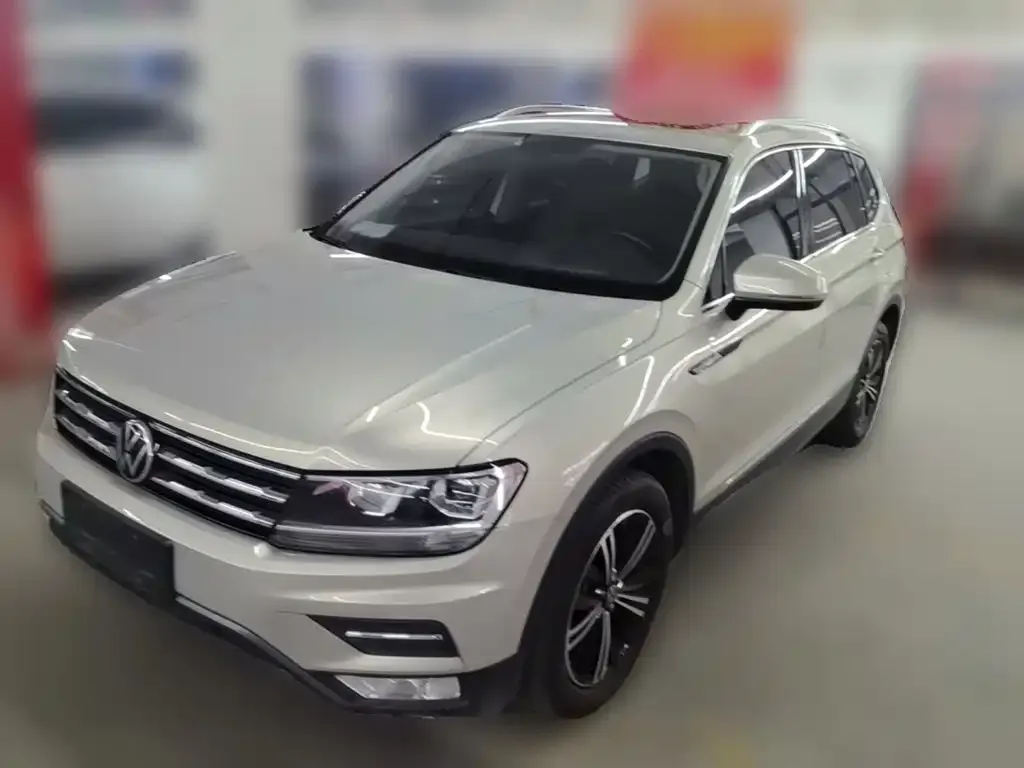 Volkswagen Tiguan L — фото 10