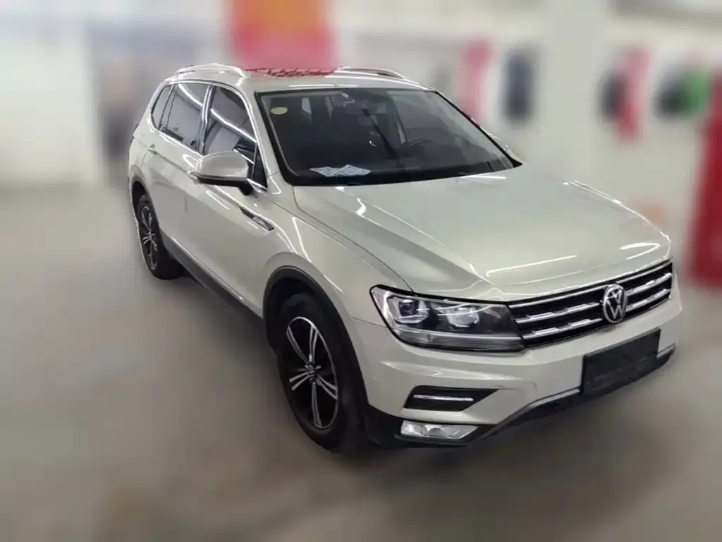 Volkswagen Tiguan L — фото 8