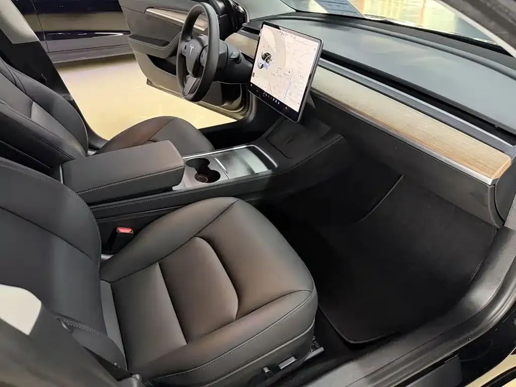 Tesla Model 3 — фото 6