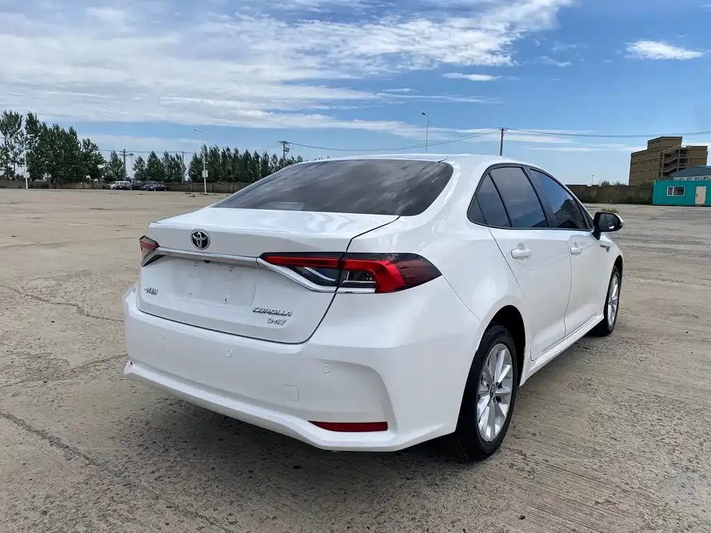 Toyota Corolla — фото 7