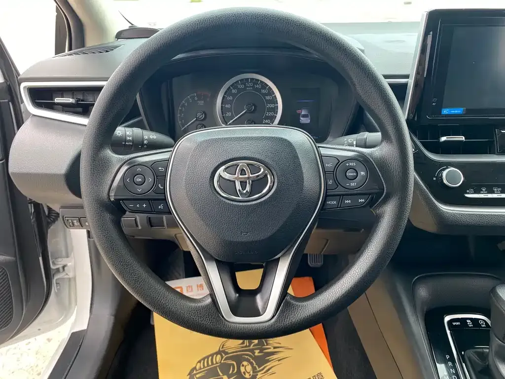 Toyota Corolla — фото 10
