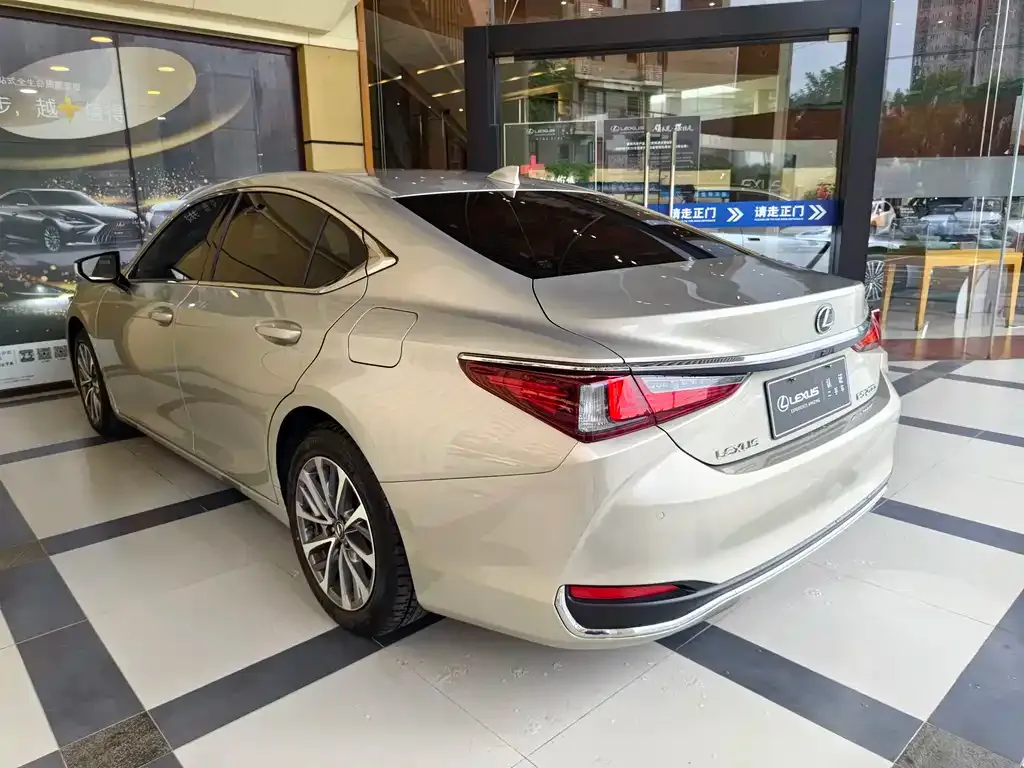 Lexus ES — фото 4