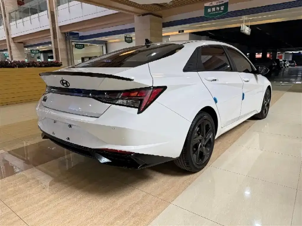 Hyundai Elantra — фото 10