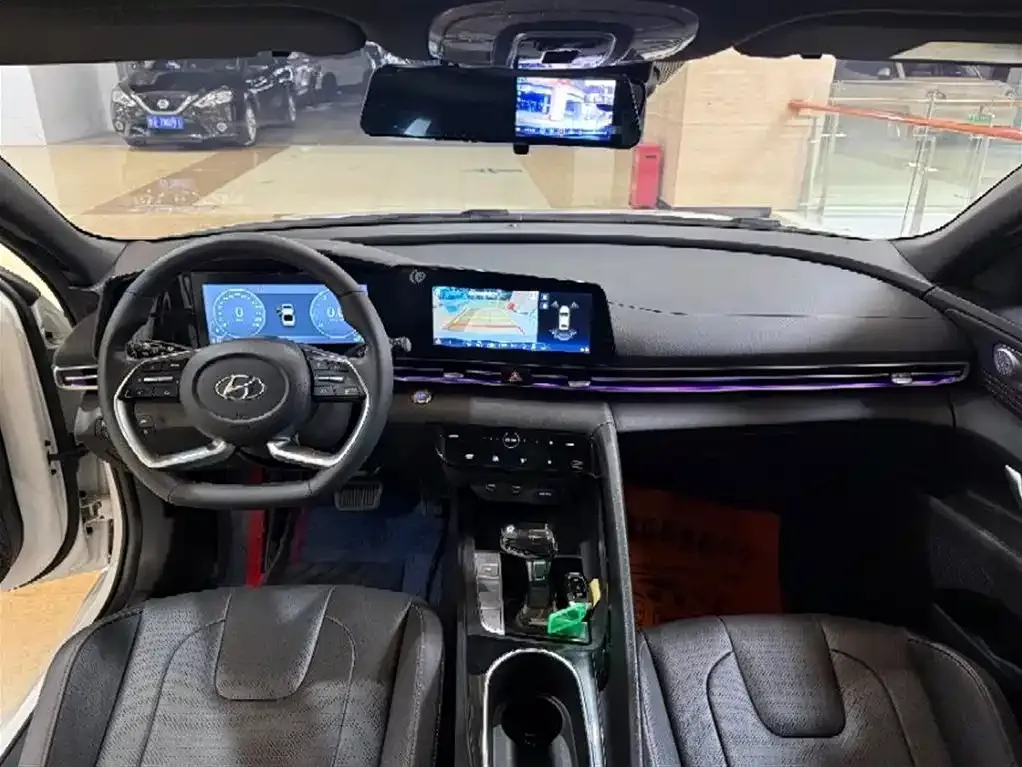 Hyundai Elantra — фото 4