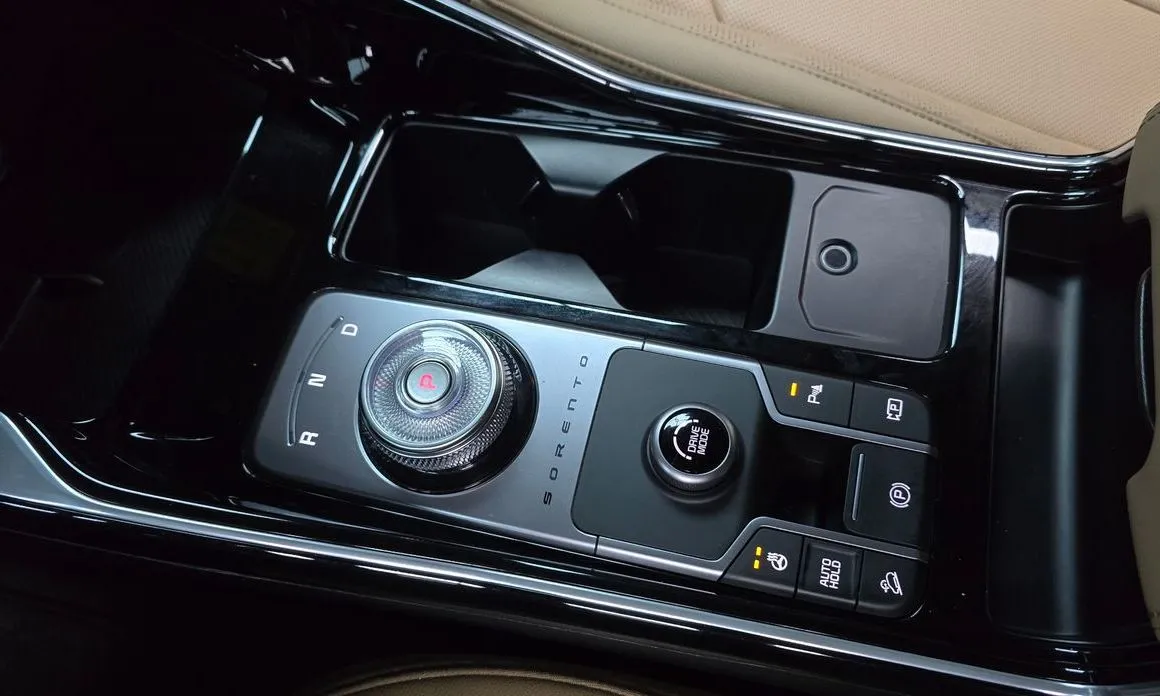 Kia Sorento — фото 8