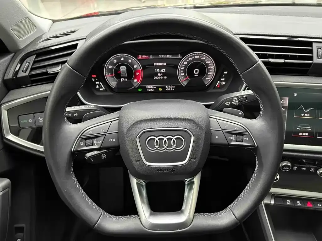 Audi Q3 — фото 5