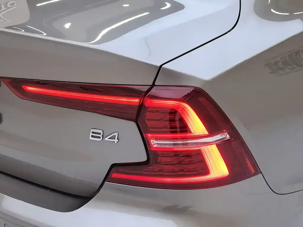 Volvo S60 — фото 5