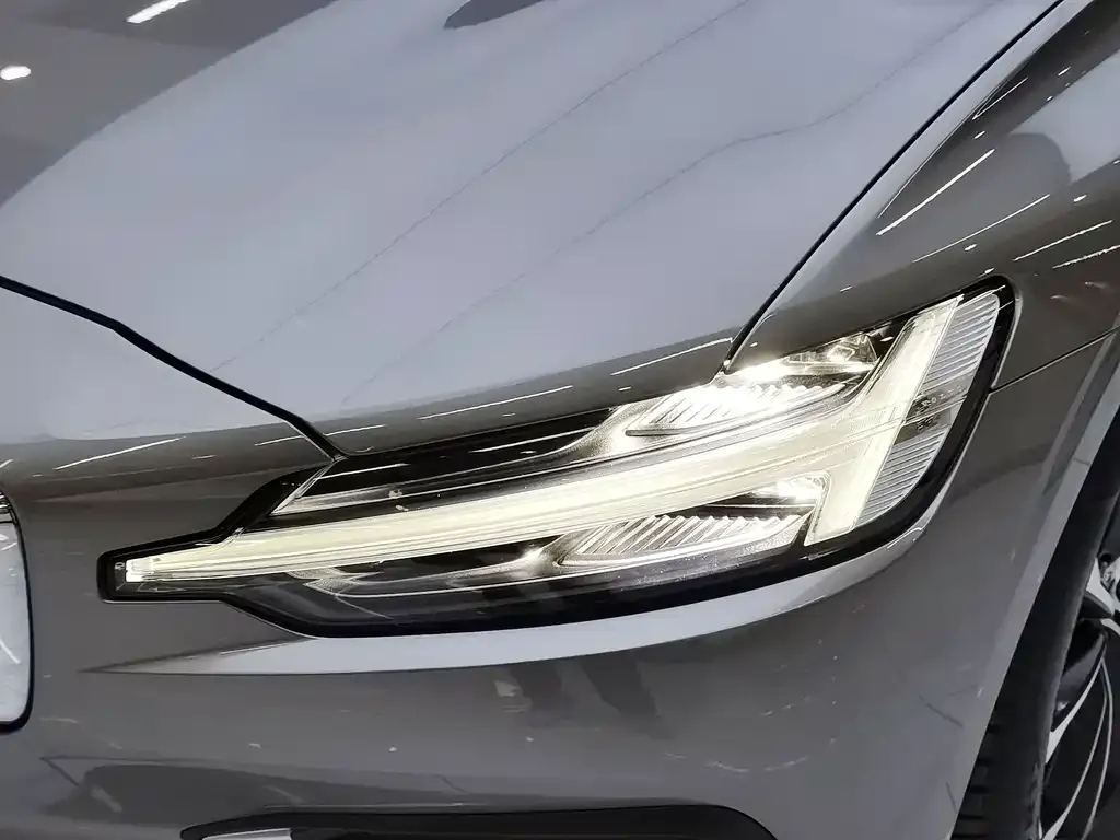 Volvo S60 — фото 9