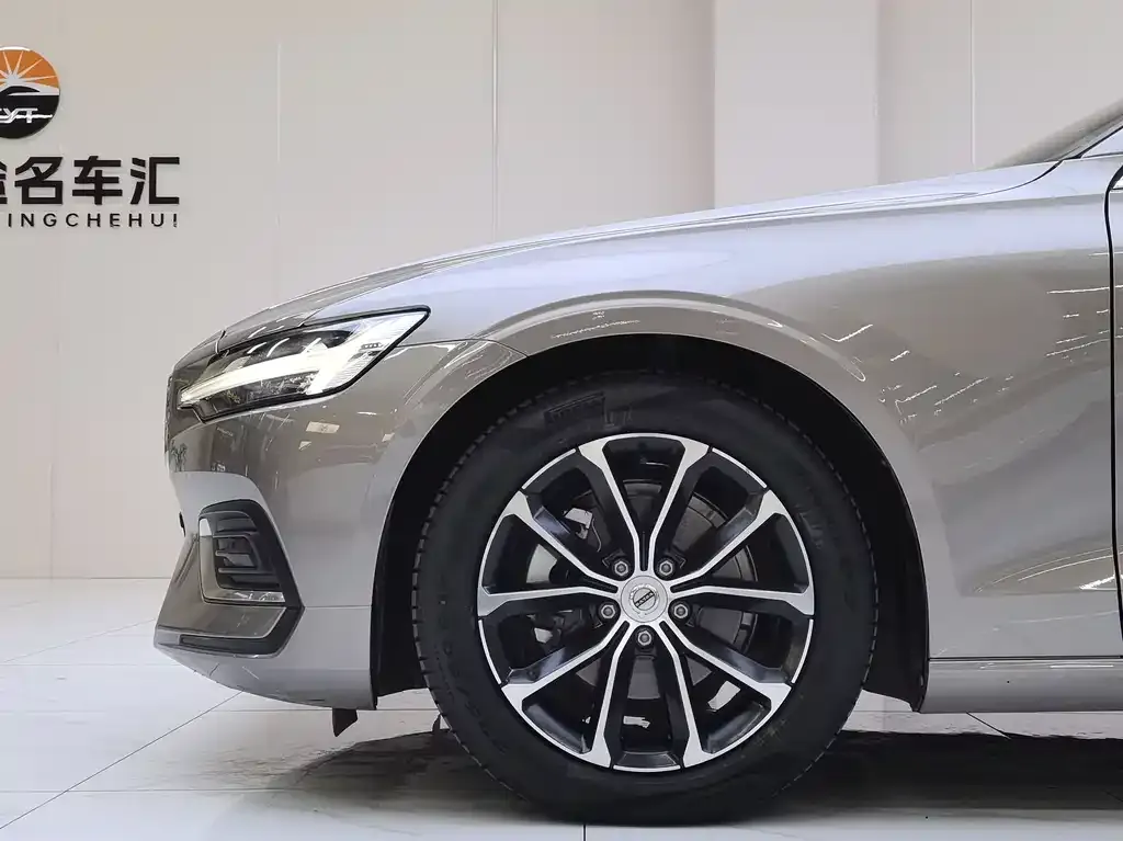 Volvo S60 — фото 10