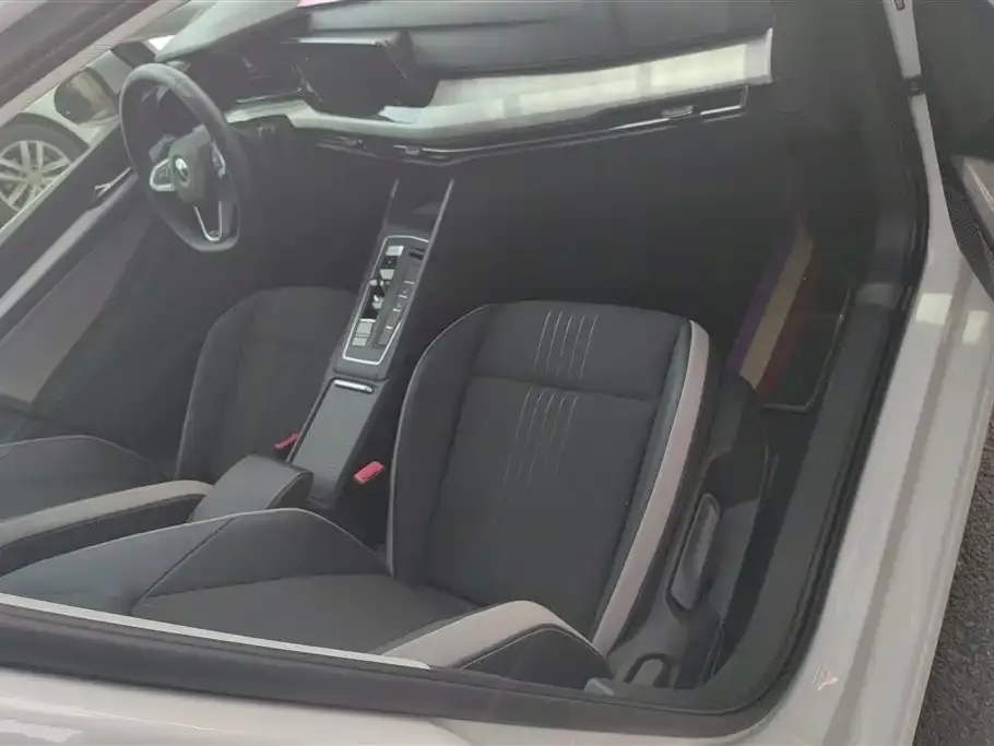 Volkswagen Golf 2022 из CN, фото 2
