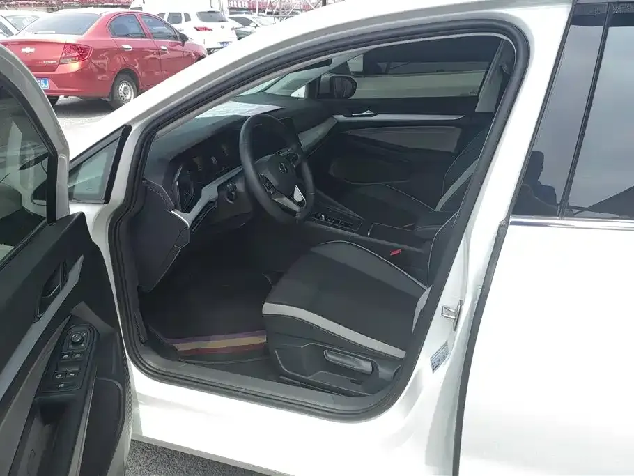 Volkswagen Golf 2022 из CN, фото 3