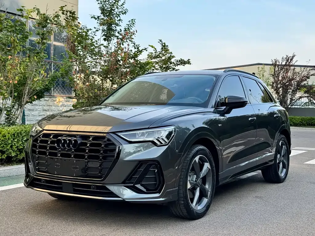 Audi Q3 — фото 1