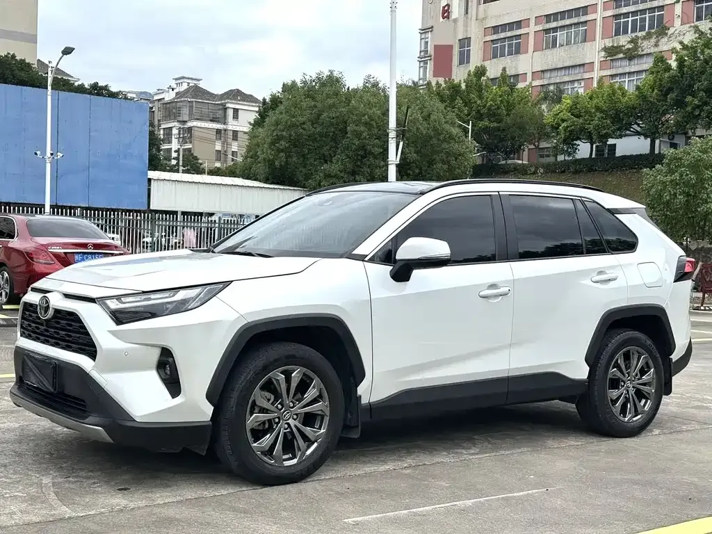 Toyota RAV4 — фото 1