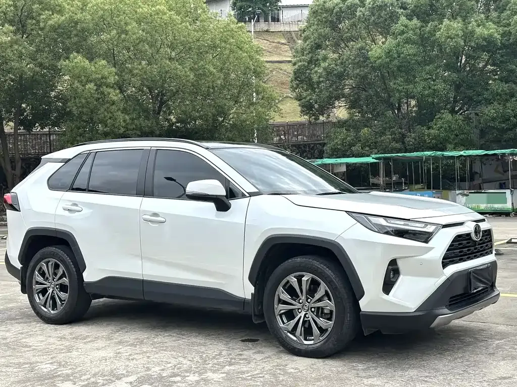 Toyota RAV4 — фото 5