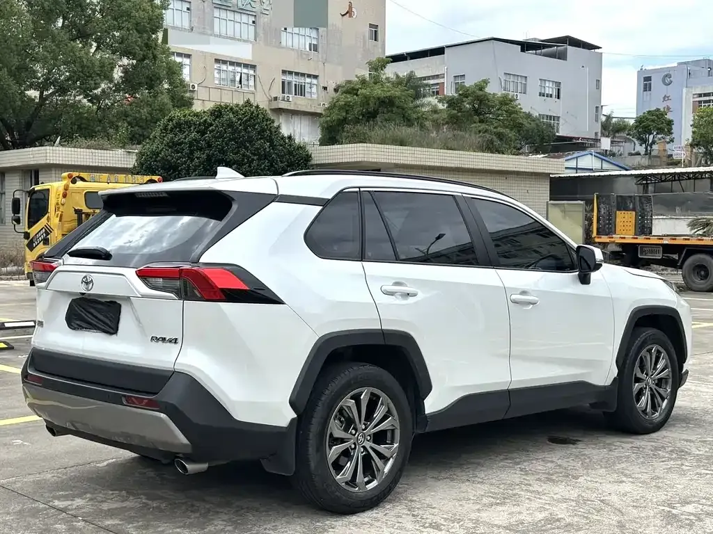 Toyota RAV4 — фото 4