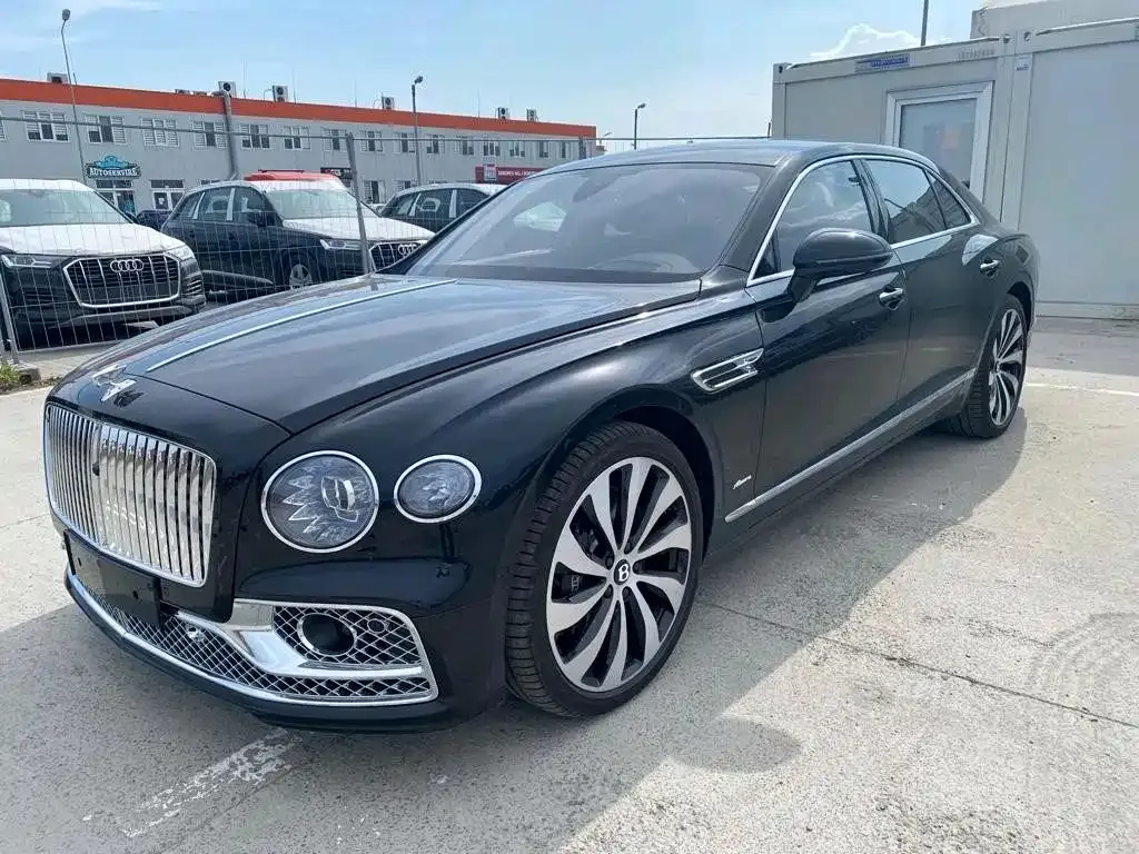 Bentley Flying Spur — фото 1